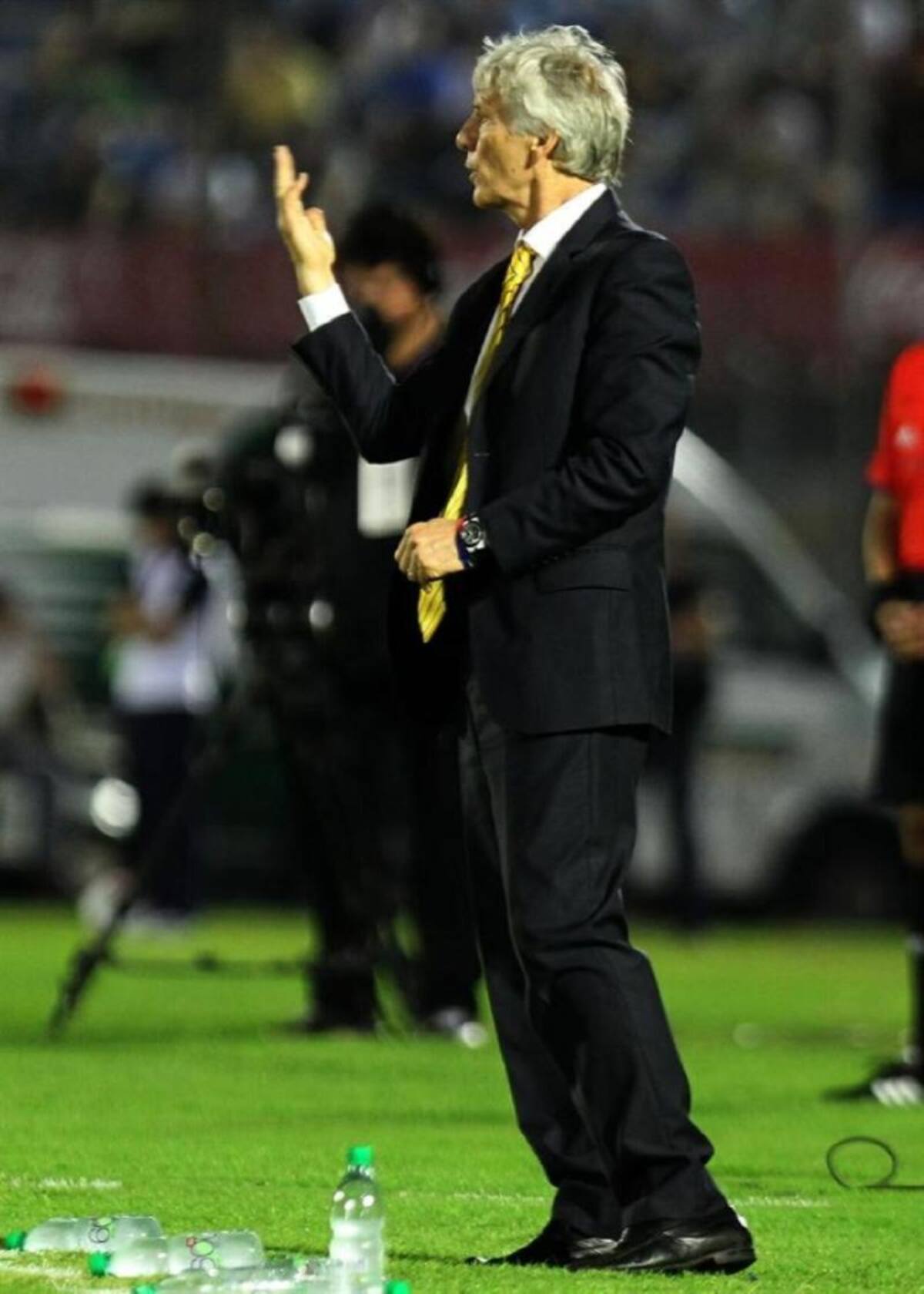 Con goles de Edison Cavani y Cristian Stuani la selección 'charrúa' venció 2-0 a Colombia y llegó a 22 puntos, peleando la cuarta casilla con Ecuador, que tiene la misma puntuación.