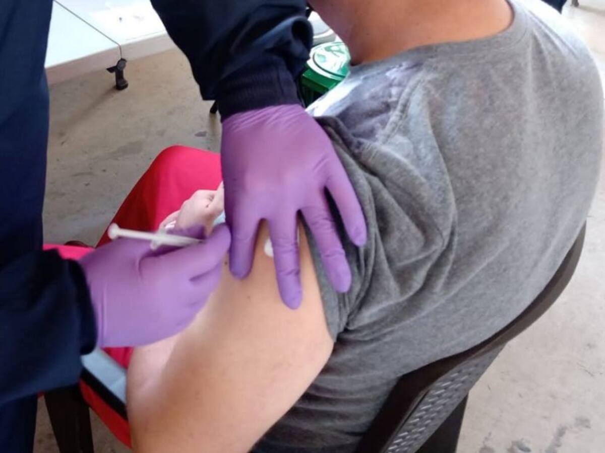 Segunda dosis de la vacuna de Moderna se aplicará a los 84 días