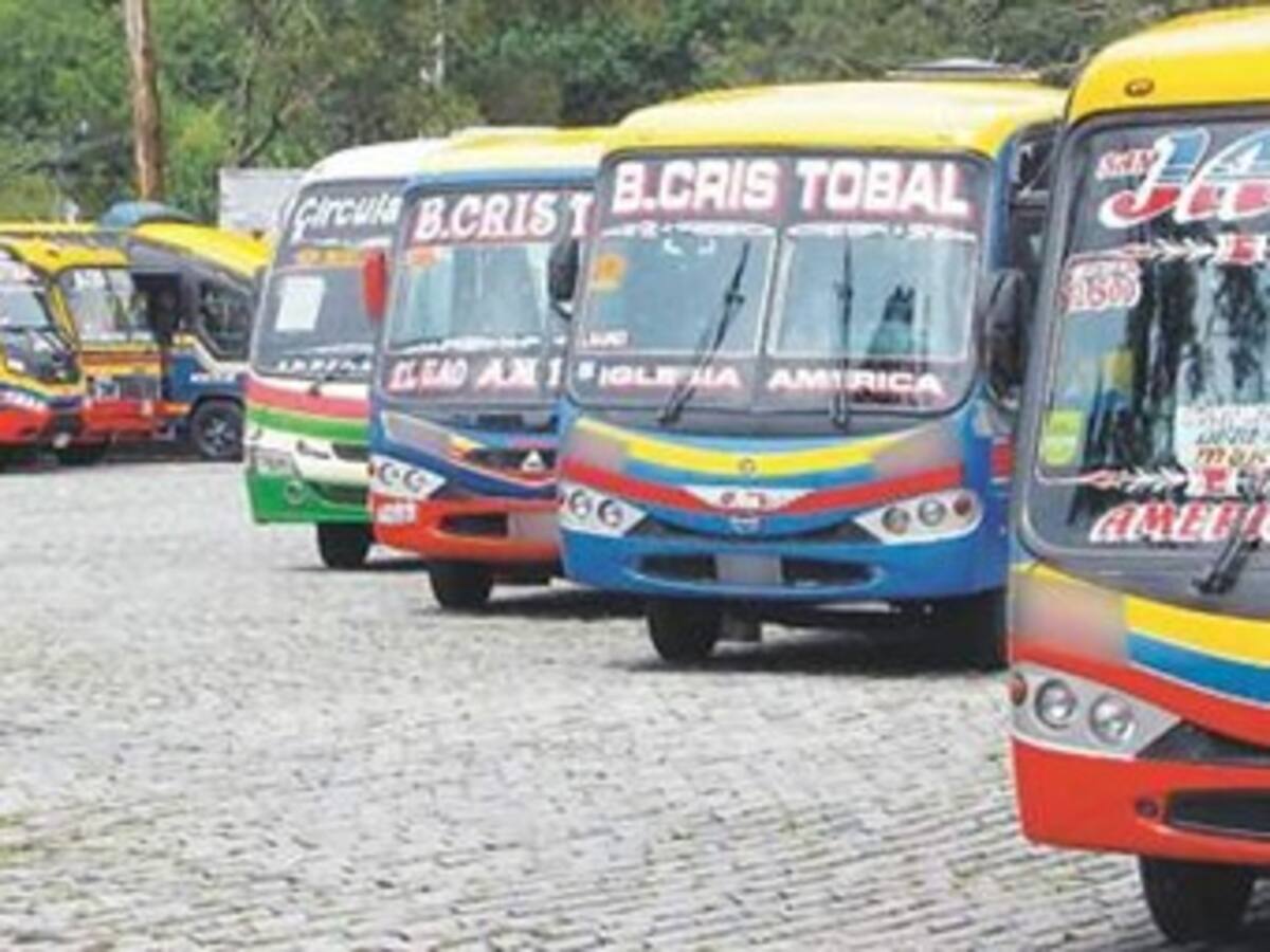 Buscan 670 conductores para buses de sistema integrado en Medellín