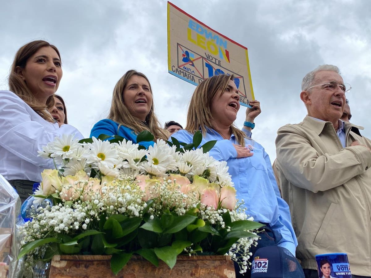 “Colombia saldrá adelante con Paloma”: Uribe responde por supuesto apoyo a Abelardo de la Espriella