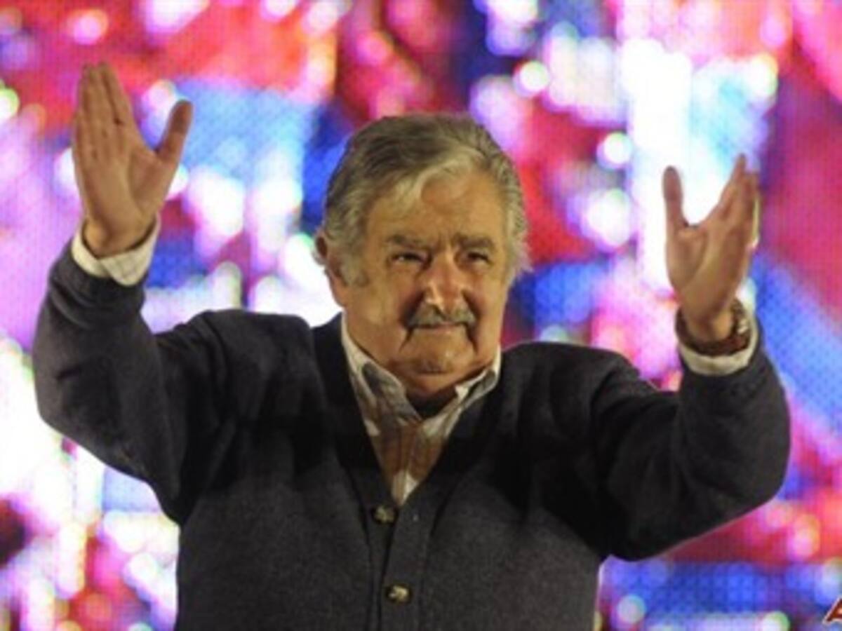 Presidente Mujica recibió personalmente a la selección uruguaya en la Base Aérea de Montevideo