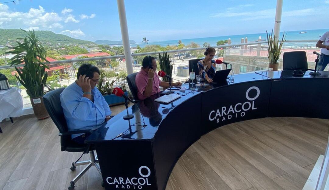Emisión especial del noticiero de Caracol Radio en Puerto Colombia