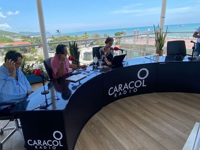 Emisión especial del noticiero de Caracol Radio en Puerto Colombia