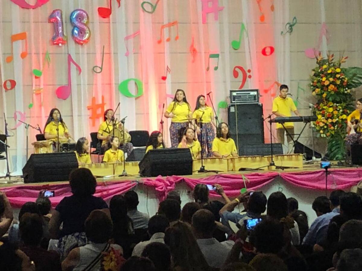 Grupo de proyección infantil música latinoamericana Academia Luis A. Calvo Bogotá 
