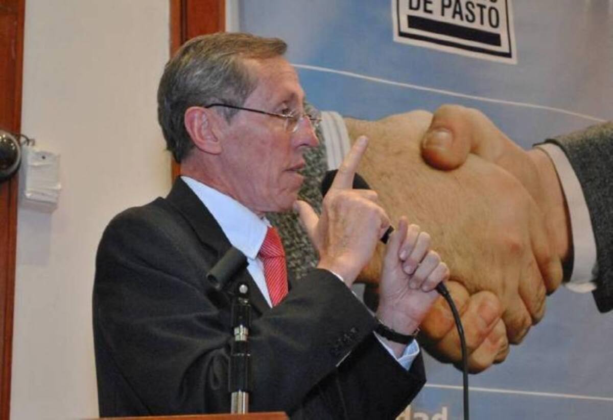 Antonio José Navarro Wolff Es un ingeniero y político colombiano, exmilitante del grupo armado insurgente M-19. Ha sido constituyente, ministro de Salud, alcalde de Pasto, representantes a la Cámara.Perdió una pierna por una granada militando en el M-19