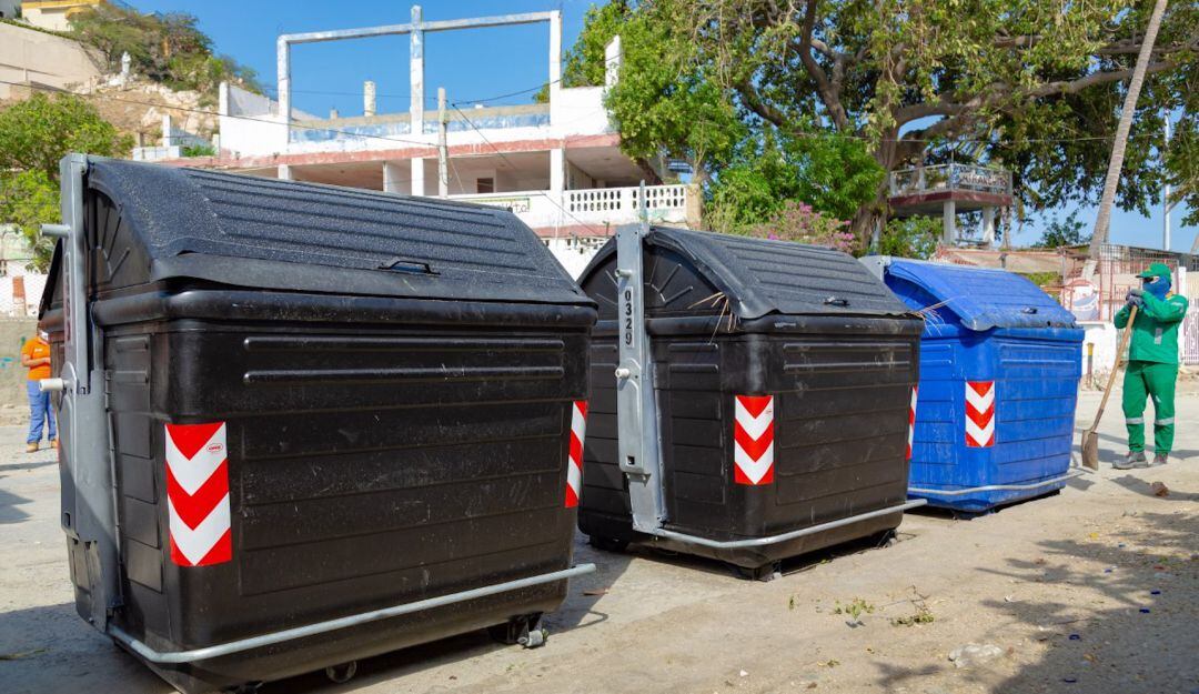 Contenedores de basura . Interaseo