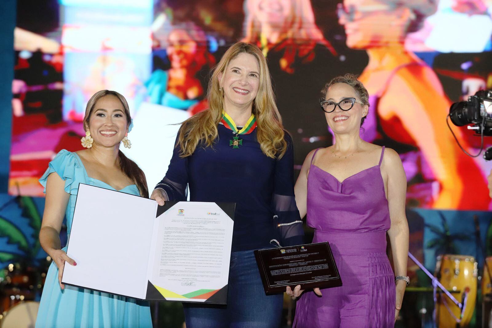 Unibac recibió reconocimiento en Festibandas 2025
