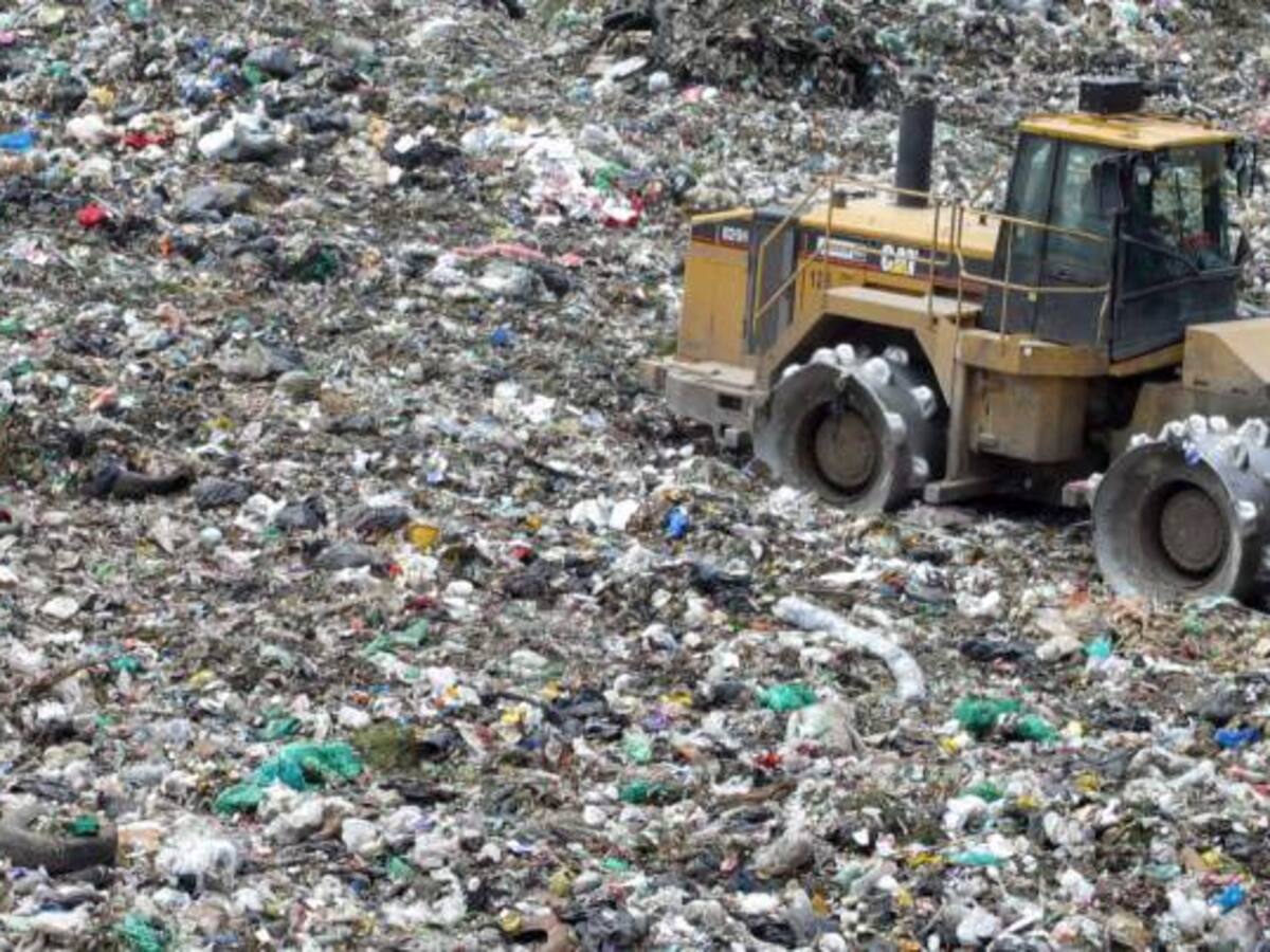 Por trabajos en el relleno doña Juana se generan malos olores