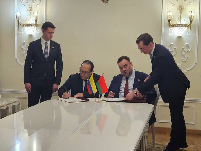 Colombia y Bielorrusia firmaron acuerdo de exención de visas: turistas solo necesitarán pasaporte