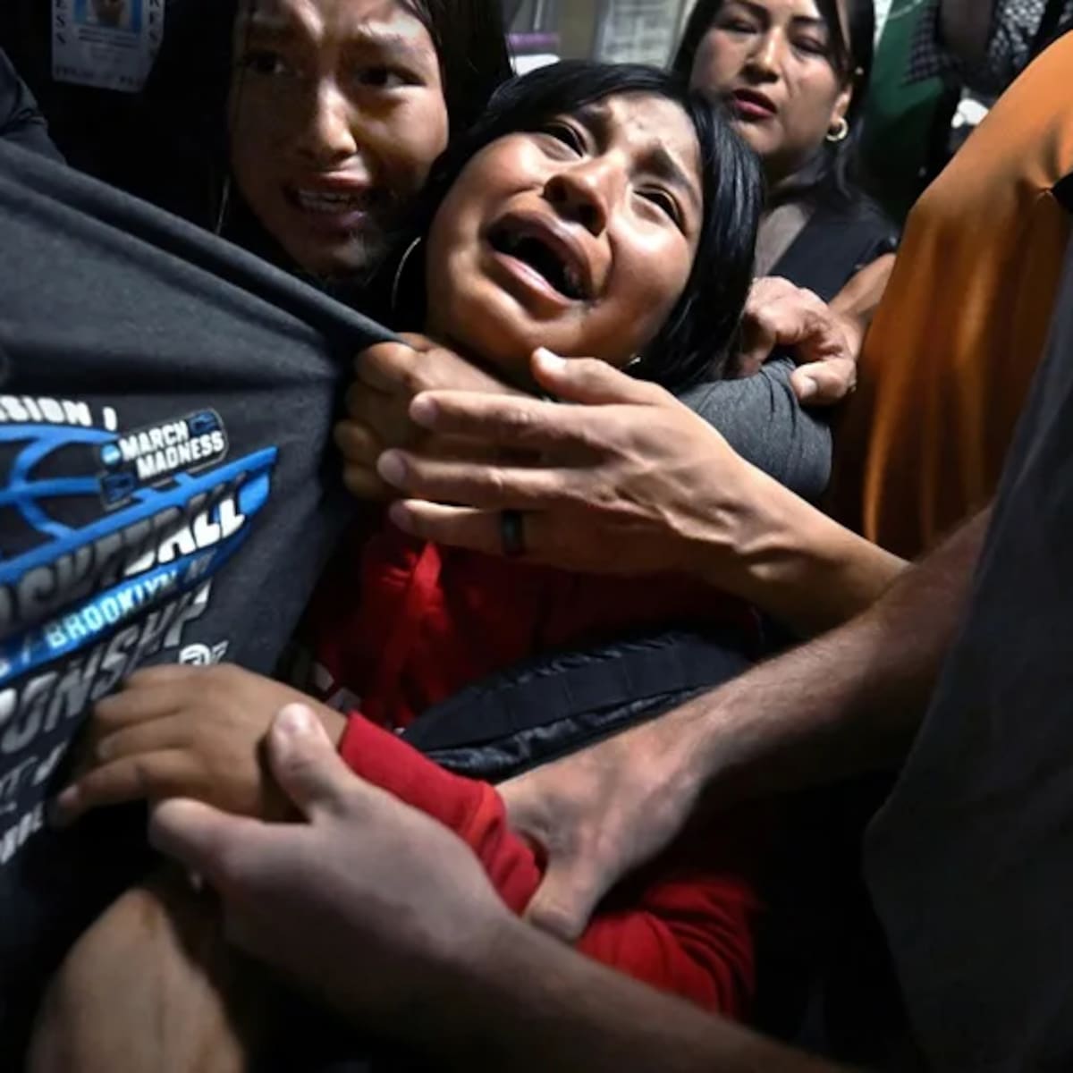 La imagen de una familia ecuatoriana separada por ICE gana el World Press Photo