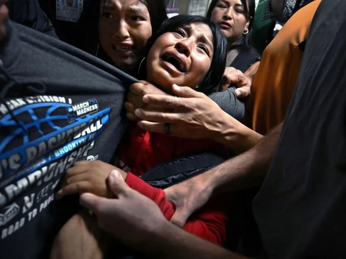 La imagen de una familia ecuatoriana separada por ICE gana el World Press Photo