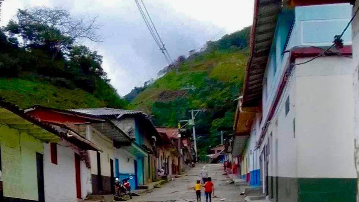 Otro líder y su familia tuvo que abandonar Ituango, duraron casi dos días escondidos