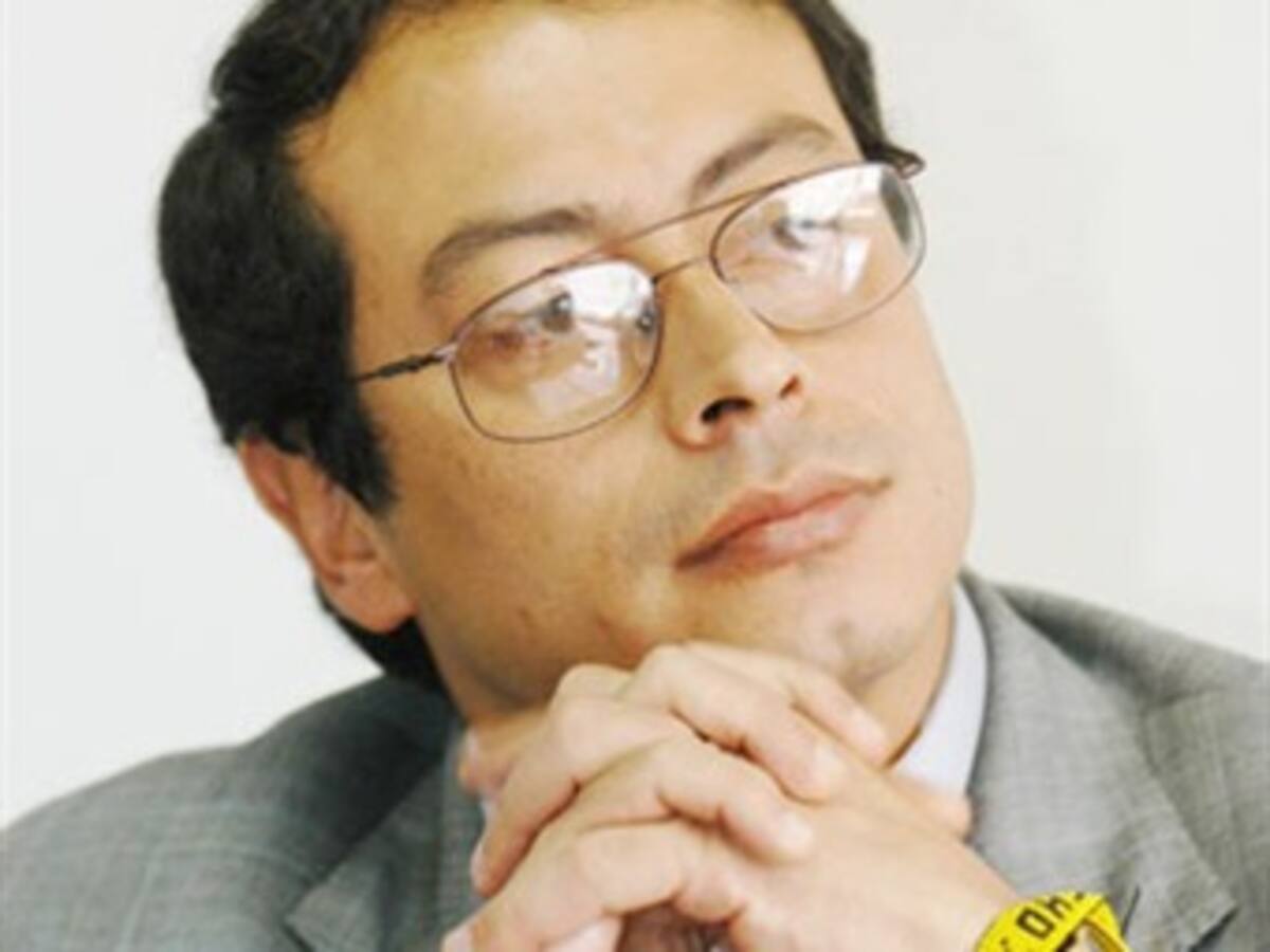 A través de Twitter el Alcalde Gustavo Petro entregó balance de su gestión en el año 2012