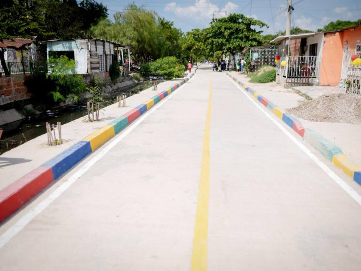 Vecinos del barrio Nuevo Paraíso recibieron calle pavimentada con recursos de gobernación