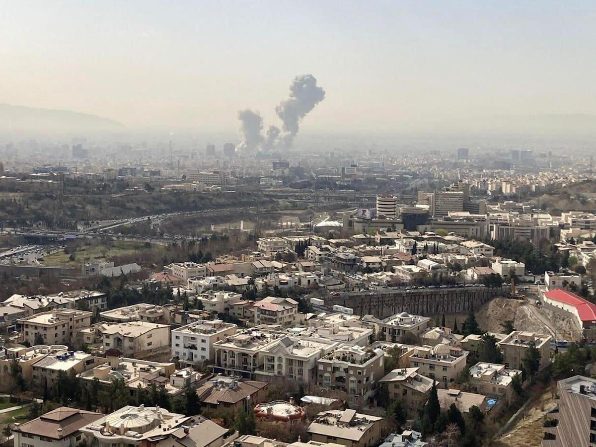 Bombardeos iraníes alcanzan edificios residenciales de la capital del Baréin