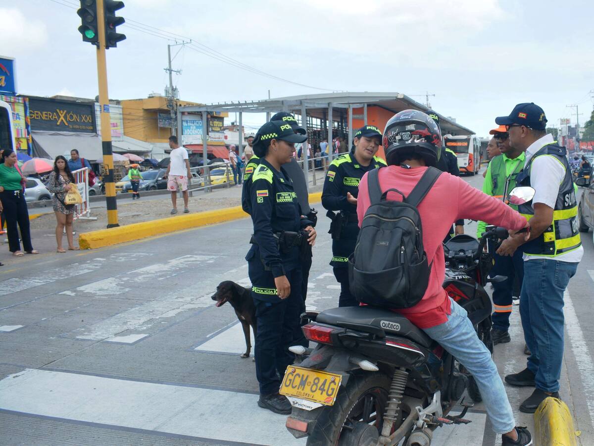 28 motos inmovilizadas en Bazurto por circular en el sistema de transporte
