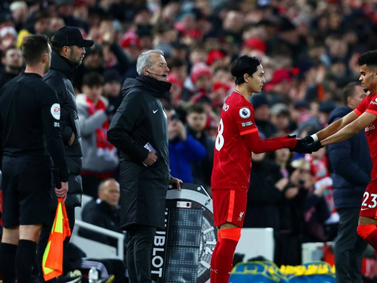 Luis Díaz, ovacionado en su debut en la Premier y estuvo cerca de anotar