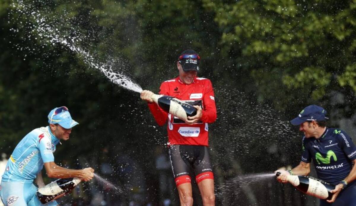 El estadounidense hizo realidad su sueño rojo en Cibeles, donde a sus casi 42 años levantó los brazos como vencedor de la Vuelta 2013.