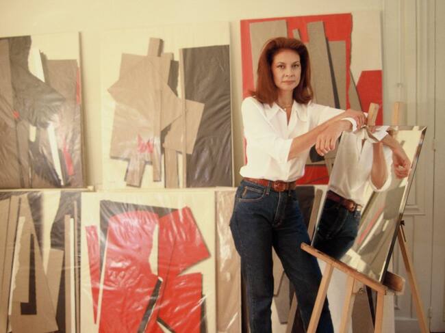 PARIS, FRANCE - APRIL 23: Greek artist Sophia Vari-Botero working at her home and workshop on April 23, 1995 in Paris, France. (Photo by Catherine Panchout/Sygma via Getty Images)