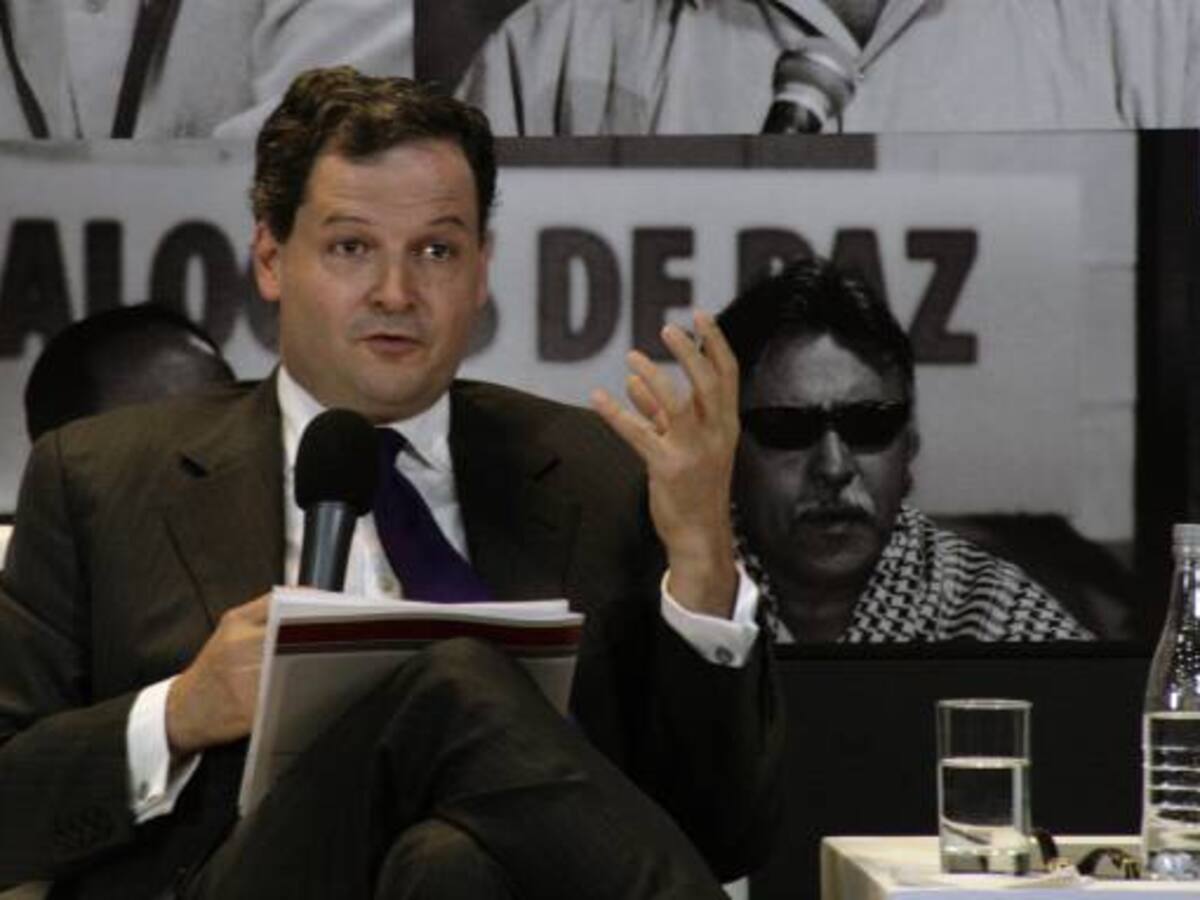 El procurador se inventa espantapájaros para pelear: Sergio Jaramillo