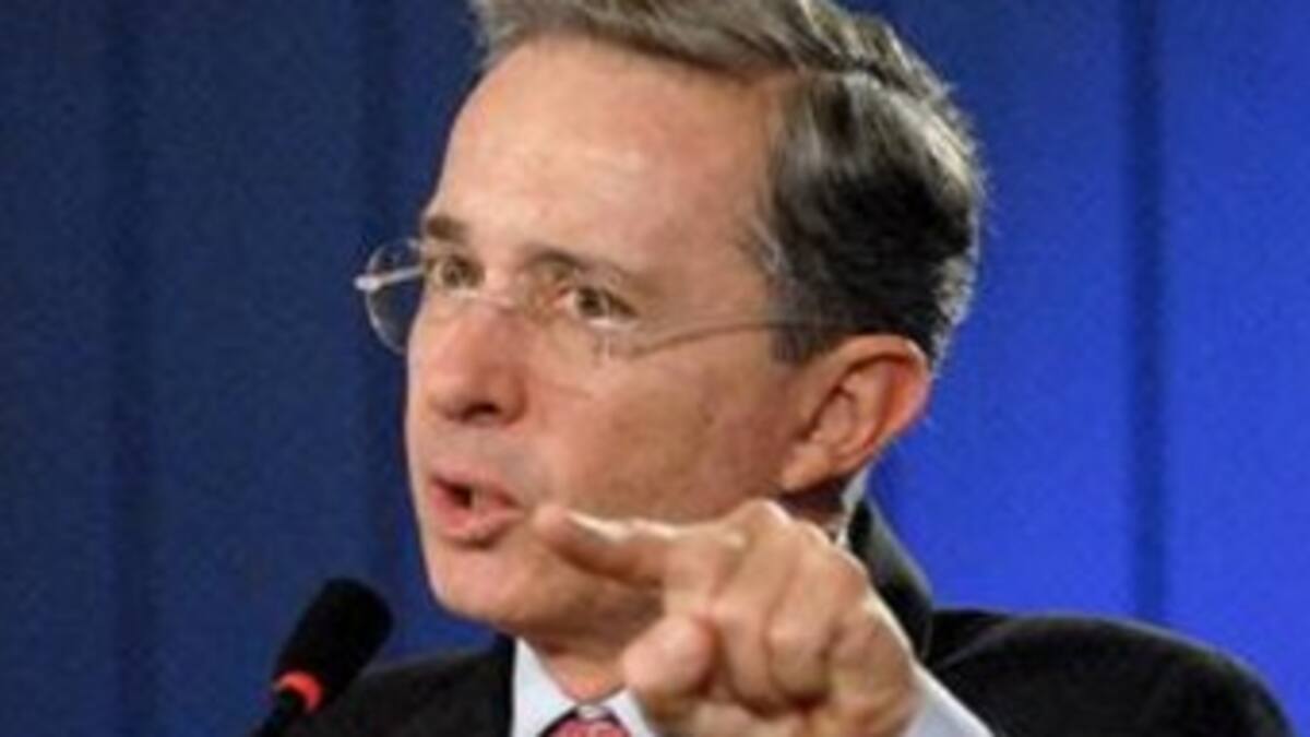 Uribe reunió a su bancada del senado para defender el programa Agro Ingreso Seguro