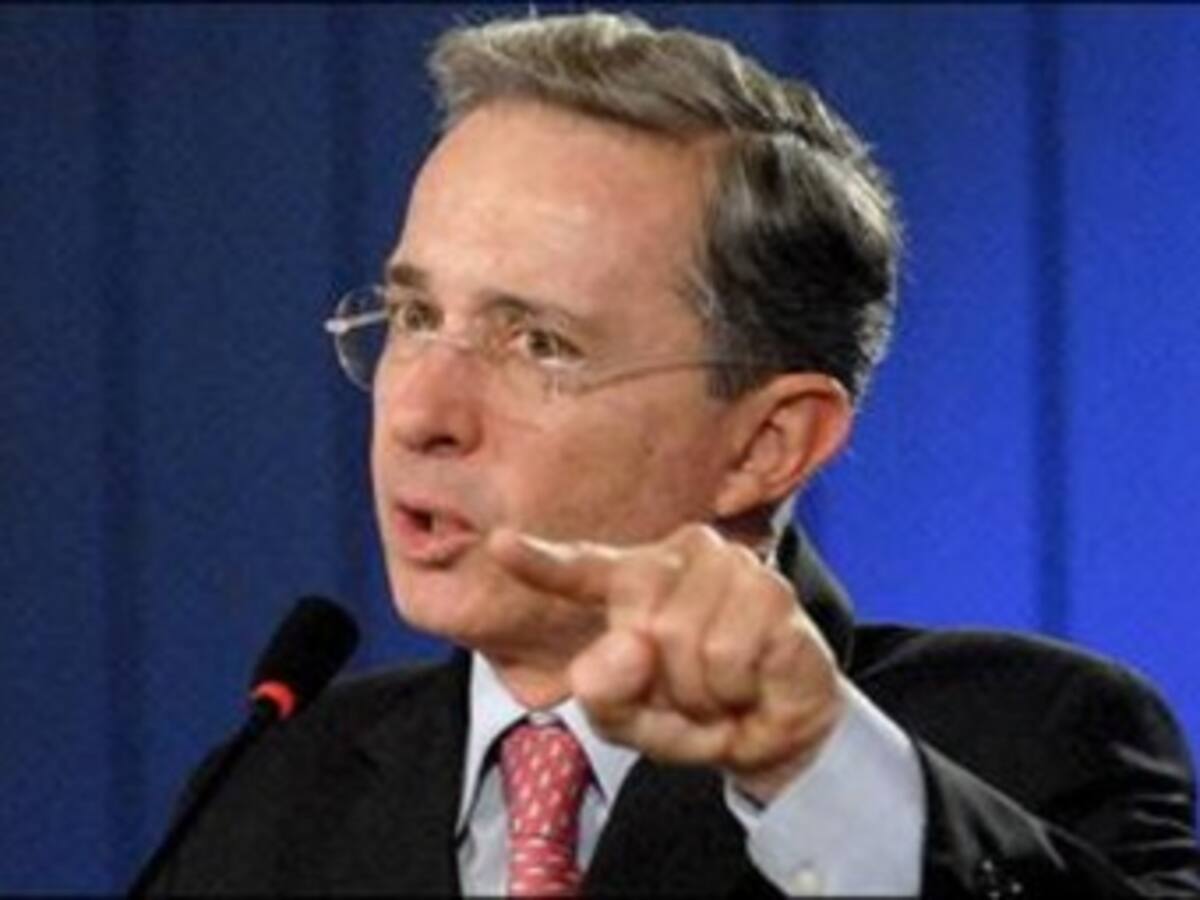 Uribe reunió a su bancada del senado para defender el programa Agro Ingreso Seguro