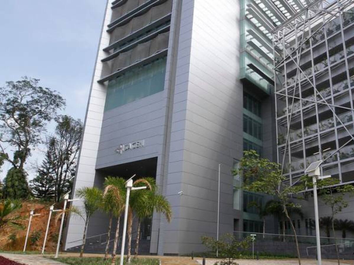 Subasta de Isagen con un solo oferente es 'adjudicación a dedo': José Roberto Acosta