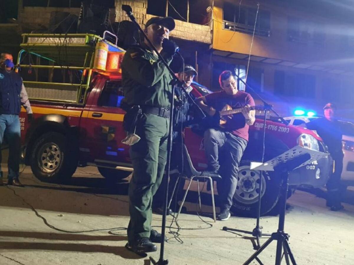 La Policía también divierte a la comunidad caldense