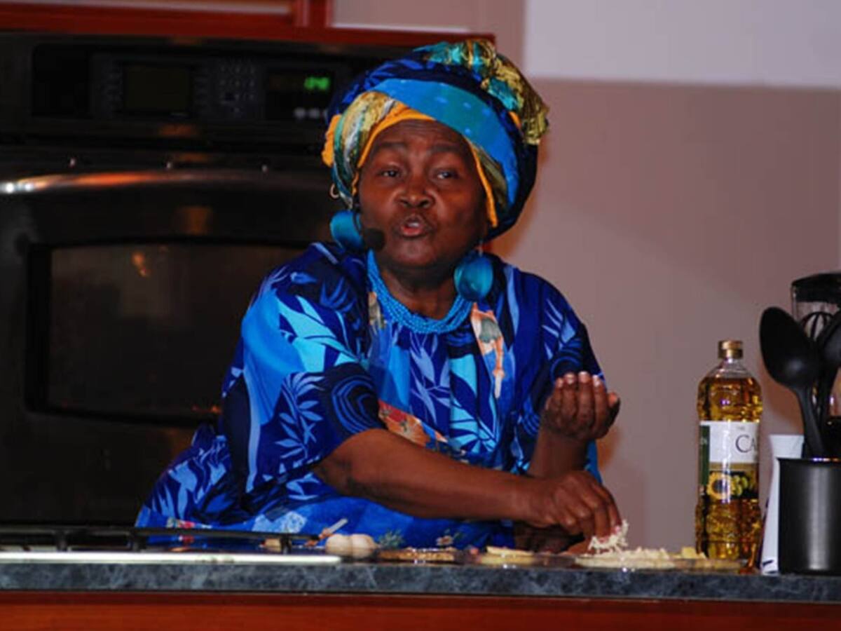 Maura de Caldas presenta su libro de recetas 'Sabor a Maura'