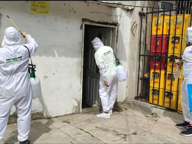 Realizan jornada desinfección en calles del barrio Chino en Cartagena