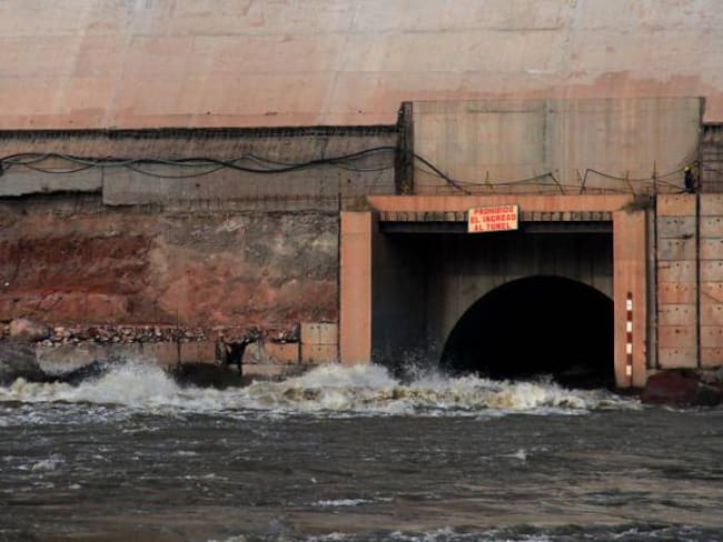 Hidroeléctrica de El Quimbo prende turbinas por orden del Gobierno