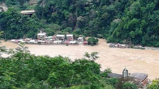 Río Cauca amenaza a comunidades campesinas
