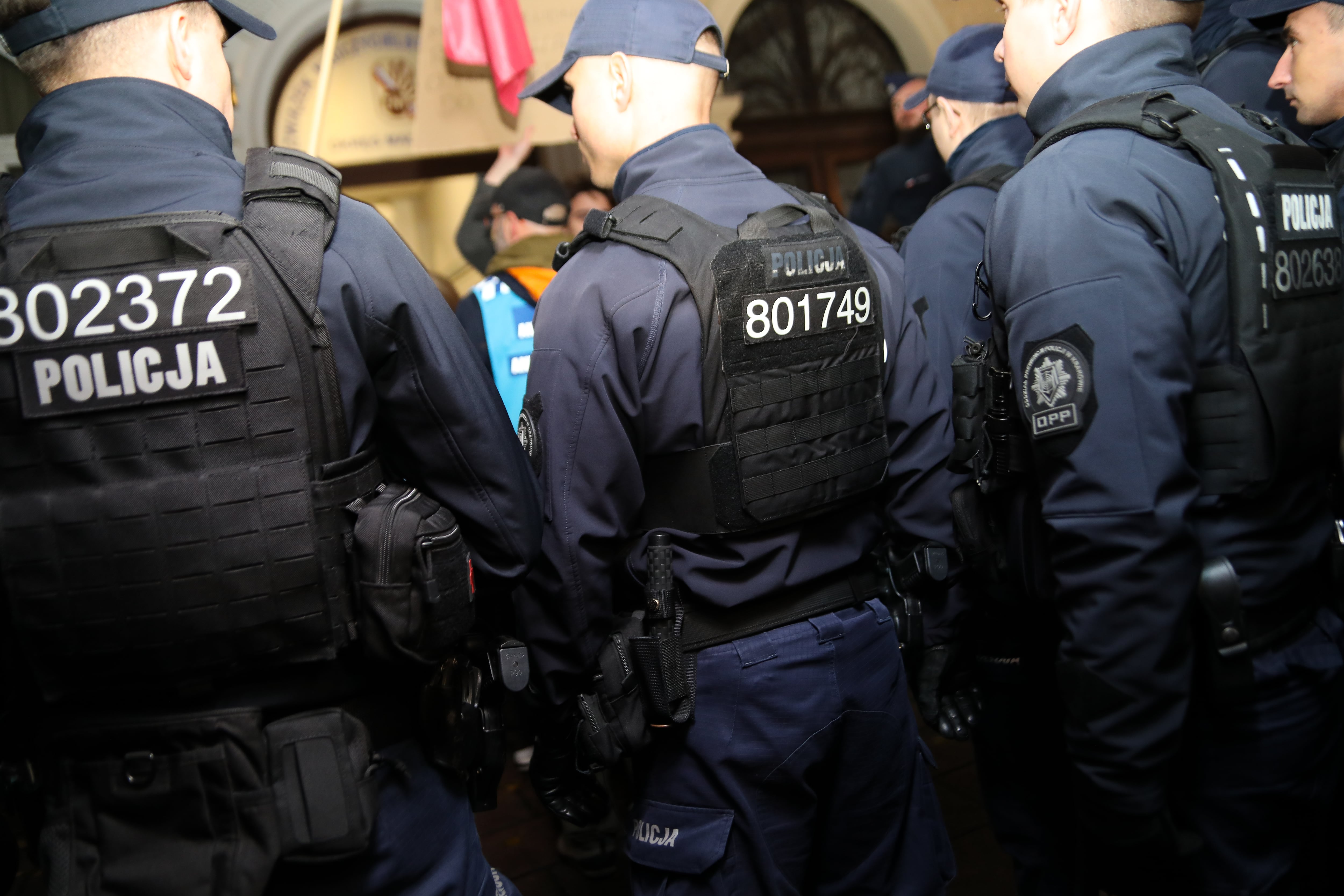 Policías atienden una jornada de manifestaciones en Polonia.
(Foto:   Klaudia Radecka/NurPhoto via Getty Images)