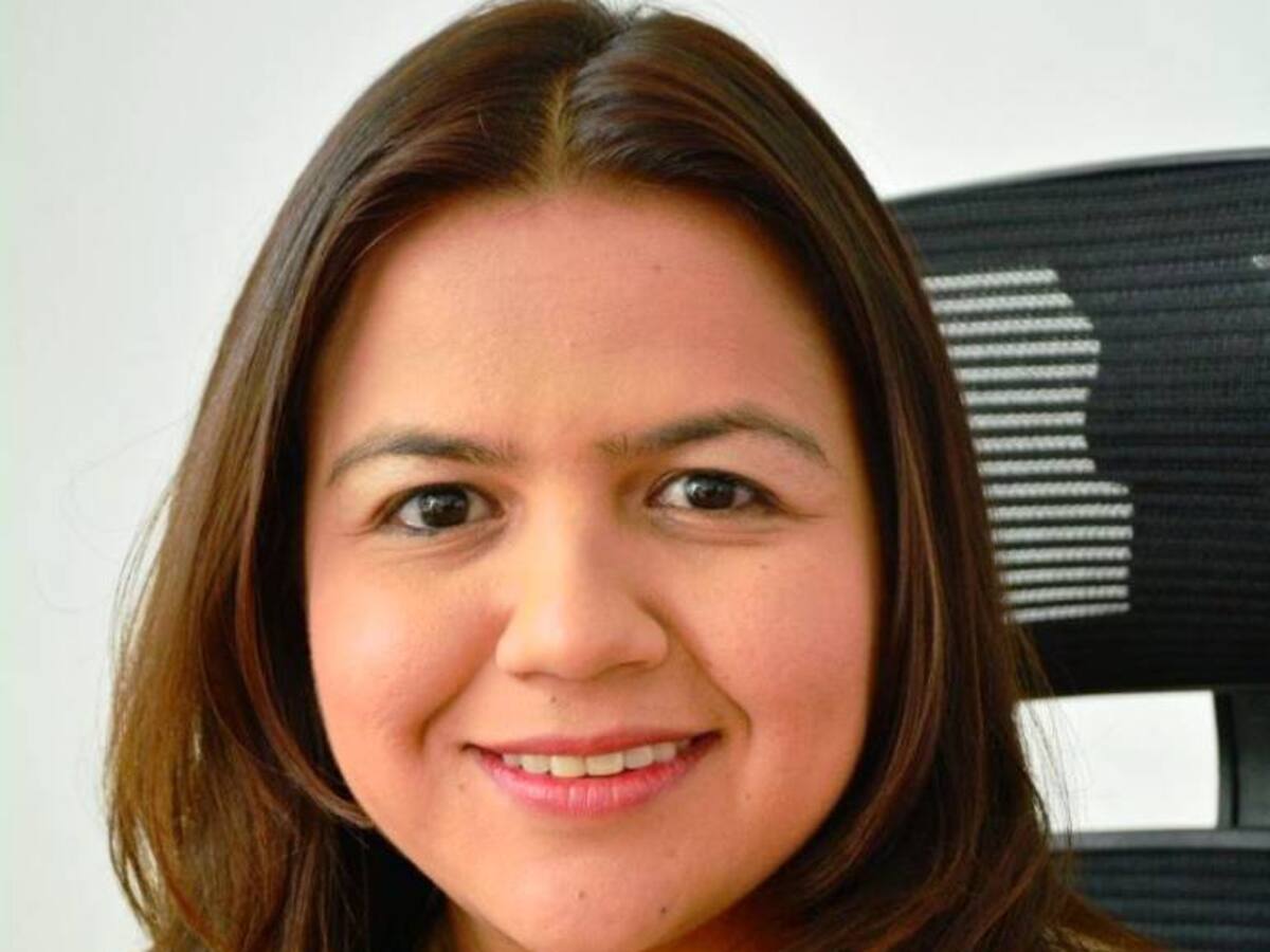 Secretaria (e) de Hacienda de Cartagena Sibila Carreño inició empalme con Napoleón de La Rosa