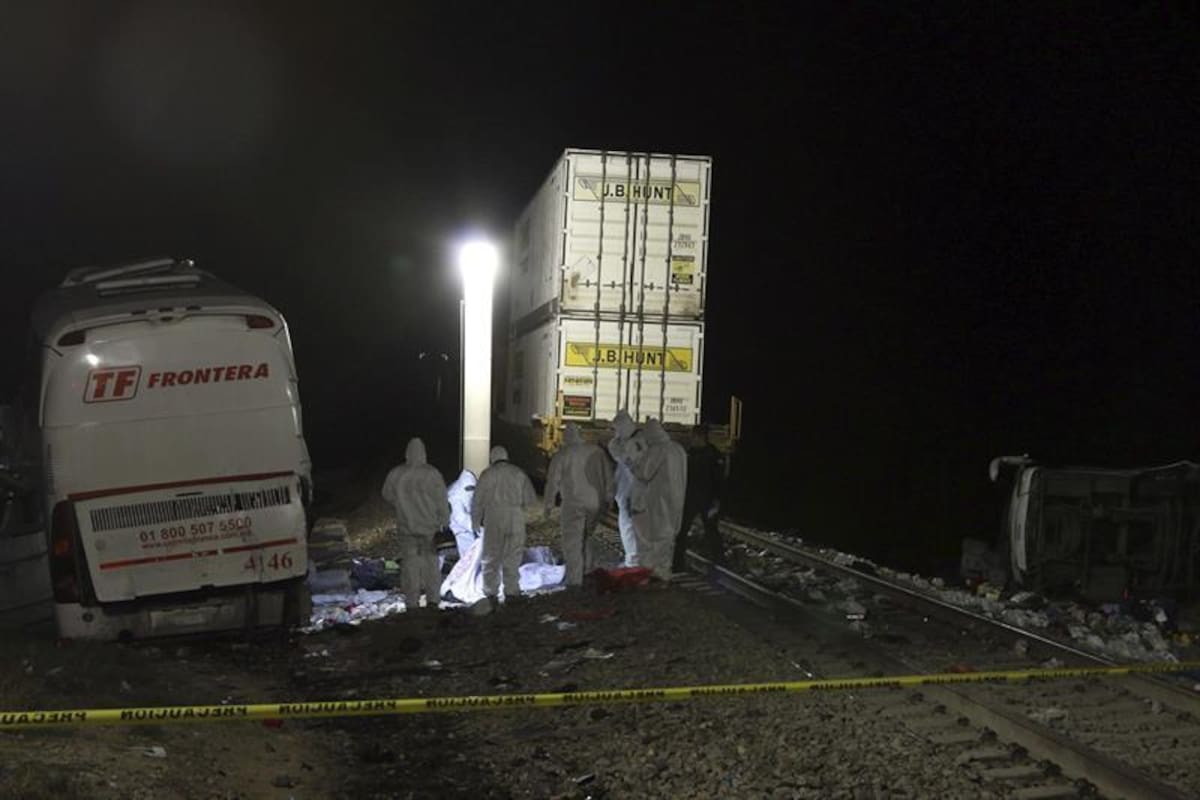 Se trata del peor accidente ocurrido en los últimos años en Nuevo León. Los trabajos de rescate continúan.