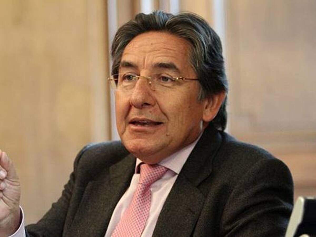 Néstor Humberto Martínez: Leyva buscó que Farc conservaran control de sus activos