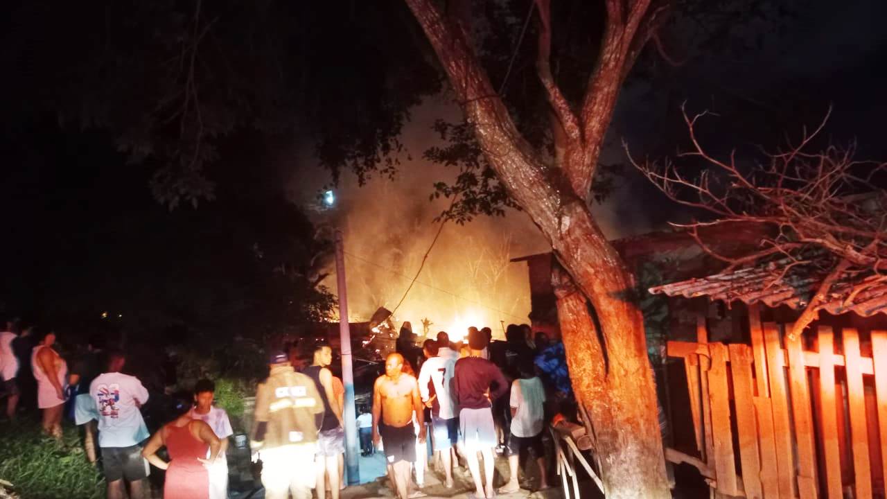 Una persona quemada y cinco viviendas afectadas dejó un incendio en el sur de Cartagena