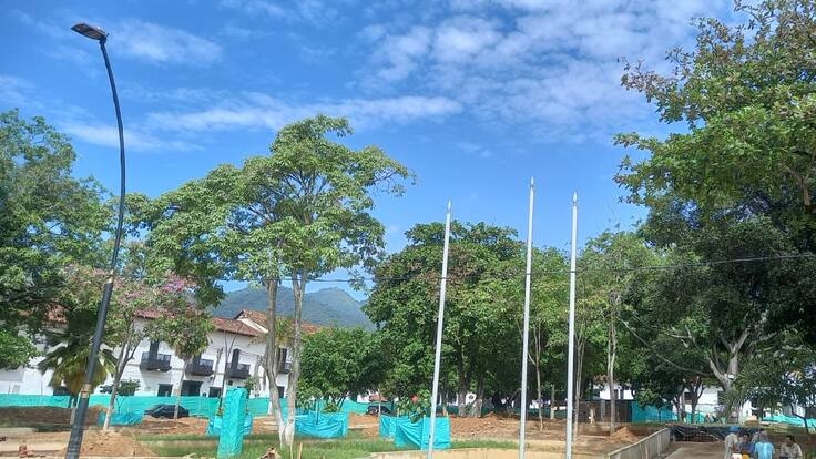 Comerciantes denuncian otra vez retraso en obras del parque de Girón