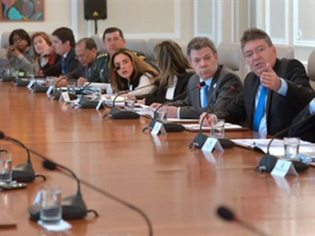 Minhacienda anuncia "mini reforma" para mantener el 4 x mil
