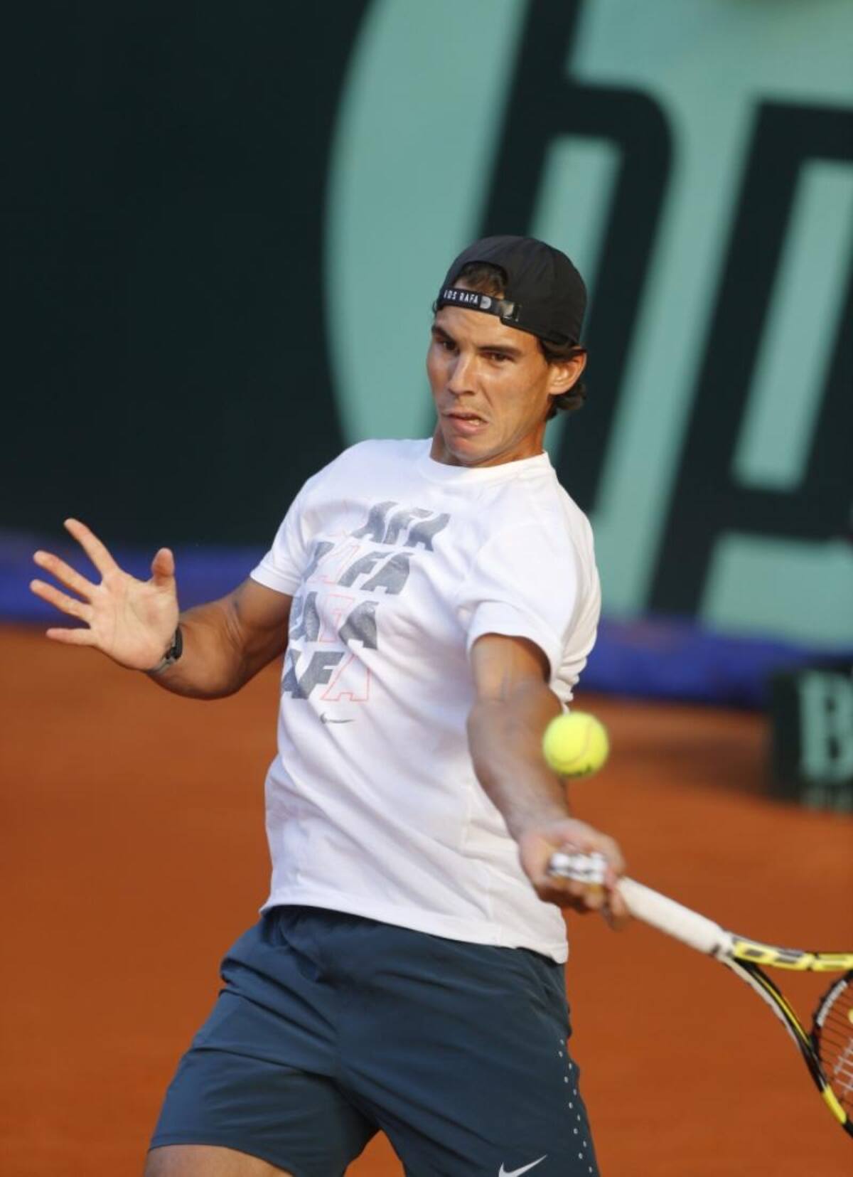 El equipo español encabezado por Rafael nadal y Fernando Verdasco realiza trabajos en la Caja Mágica de Madrid bajo la dirección de Alex Corretja.