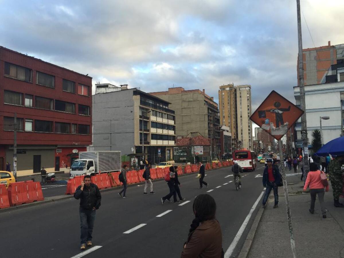 Se cumple una jornada más de día sin carro, ahora también sin moto. Saldrán de circulación 1.500.000 vehículos particulares y 425.000 motocicletas. La medida se extenderá hasta las 7:30 de la noche.