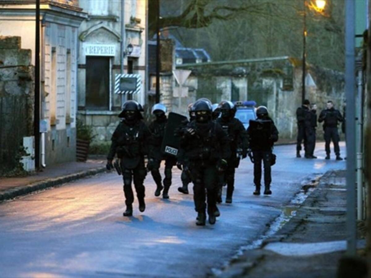 Alerta máxima en norte de Francia por sospechosos de ataque a Charlie Hebdo