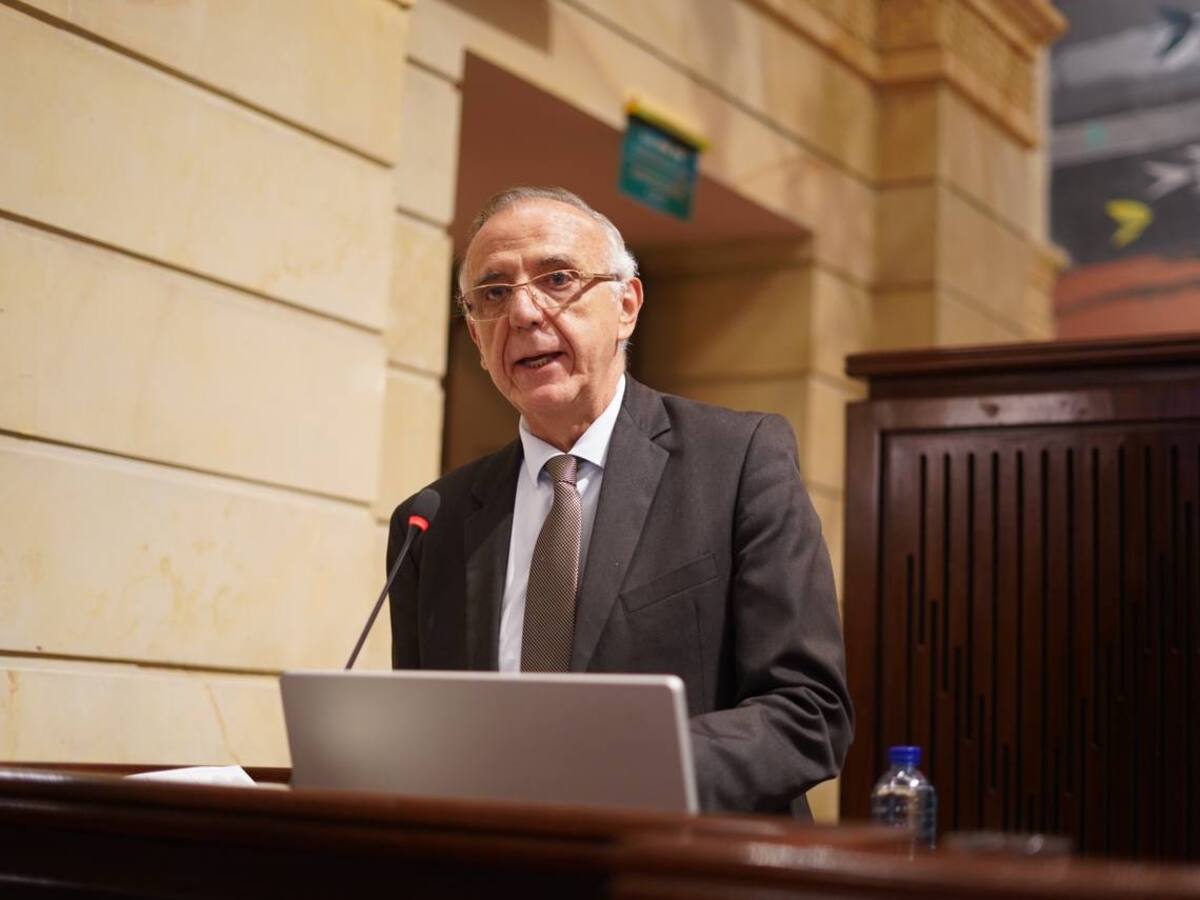 MinDefensa Iván Velásquez saldría de su cargo y llegaría el gral. Salamanca como reemplazo