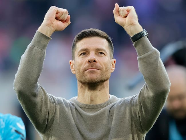 Cologne (Germany), 03/03/2024.- Leverkusen&#039;s head coach Xabi Alonso reacts after the German Bundesliga soccer match between 1. FC Cologne and Bayer 04 Leverkusen in Cologne, Germany, 03 March 2024. (Alemania, Colonia) EFE/EPA/RONALD WITTEK CONDITIONS - ATTENTION: The DFL regulations prohibit any use of photographs as image sequences and/or quasi-video.
