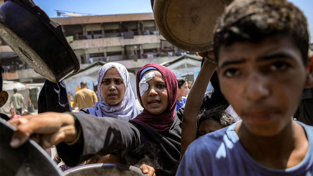 Estampida en centro de distribución de ayuda en Gaza deja 20 personas muertas