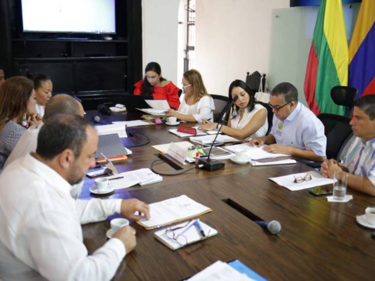 Alcalde Pedrito Pereira recibió informe de gestión de Exalcaldesa Wong B.