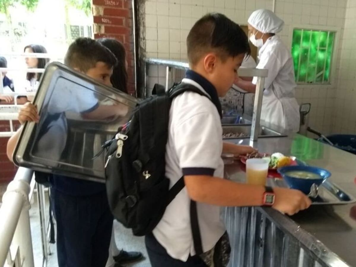 Siguen las protestas por el PAE