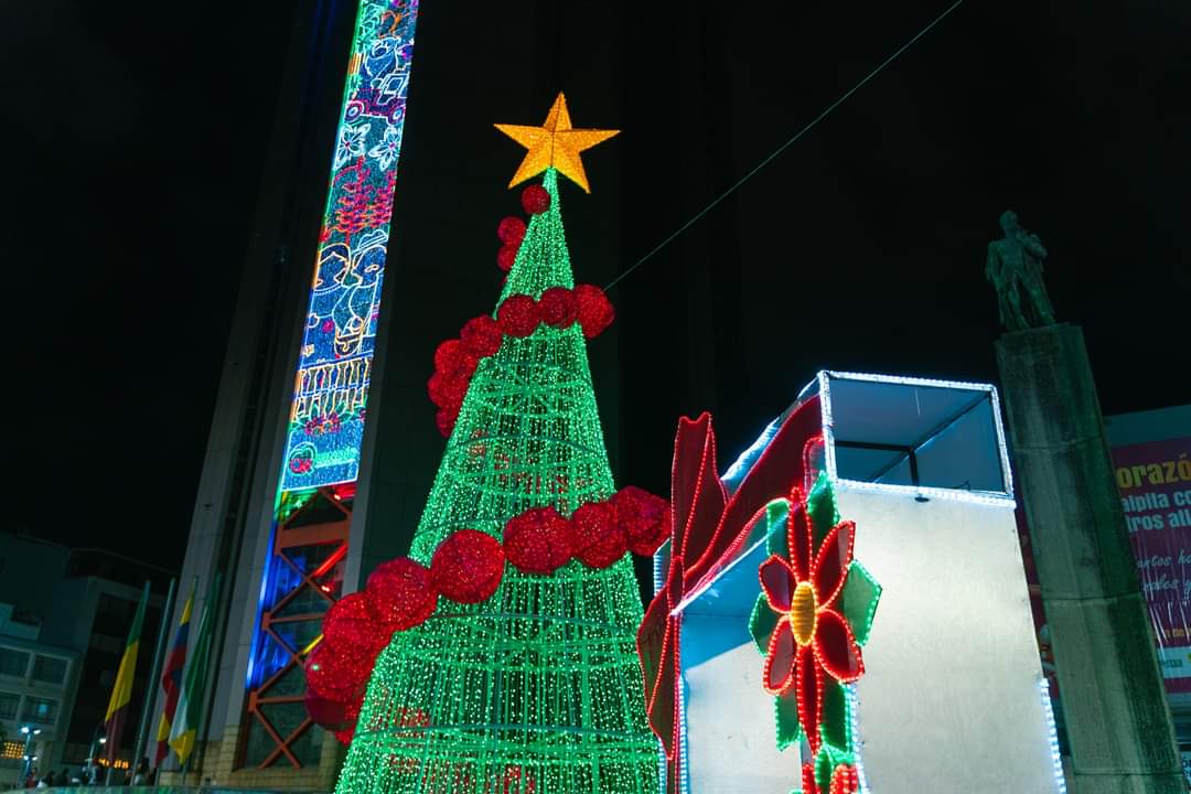 Alumbrado navideño plaza de Bolívar de Armenia. Foto Cortesía Edeq