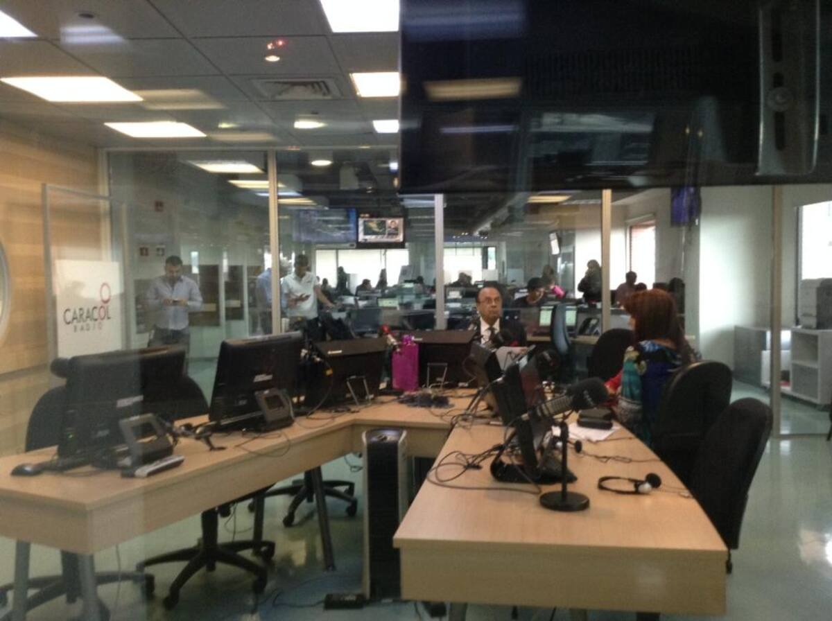 En un ambiente de nostalgia el equipo de Caracol se une para decir una vez más #GraciasPelaez.