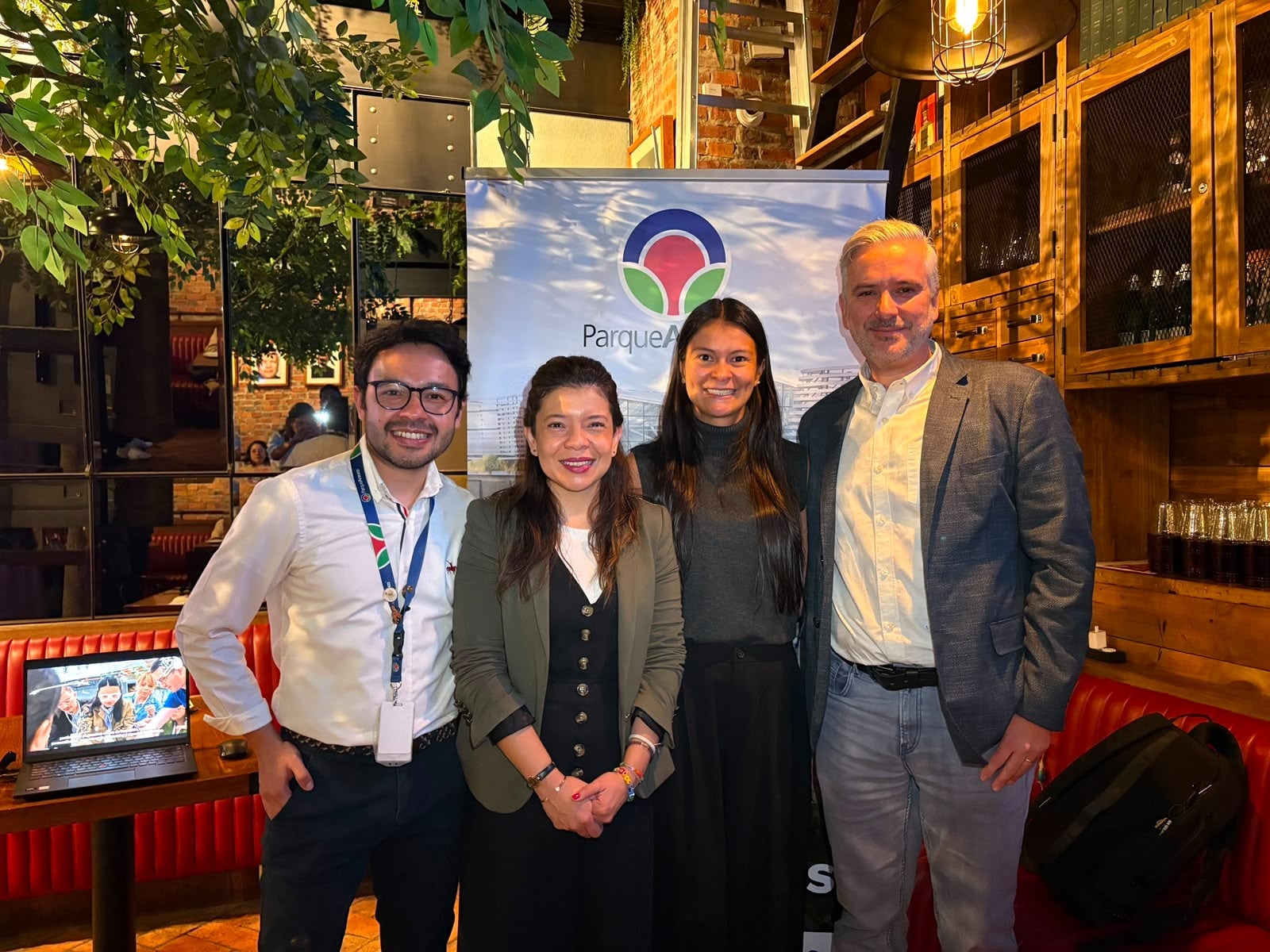 Imagen Parque Arauco, créditos de izquierda a derecha: Luis Enrique Castro Zamudio, Líder en sostenibilidad Parque Arauco, división Colombia; Ximena Bedoya, Gerente de Sostenibilidad; Mildred Patiño, Center Manager Parque La Colina; Cristian Calcutta Kusanovic, Gerente General División Colombia Parque Arauco.